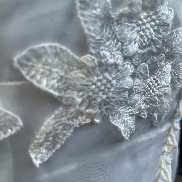 Vtg White Floral Lace Applique Handmade Sheer Sleeve Ruffle Bottom Wedding Dress - Picture 10 of 10